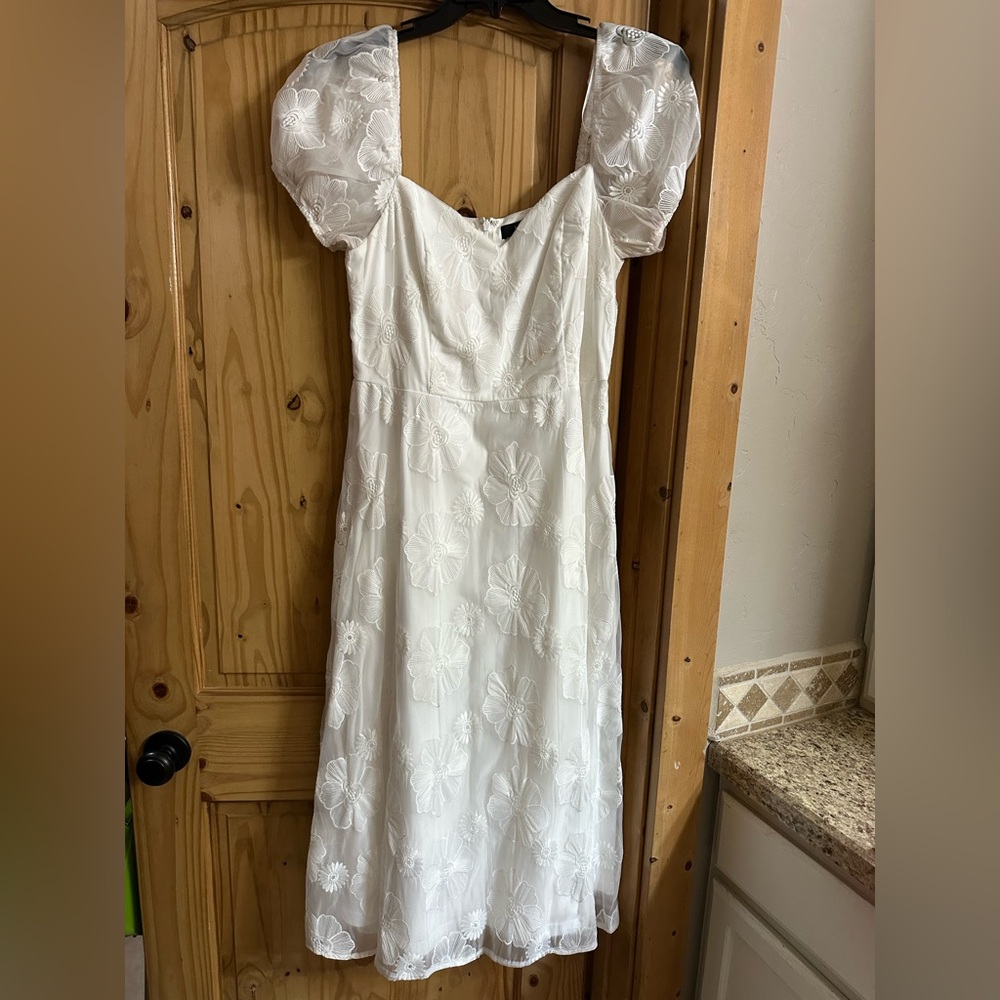 Lulu's White Floral Puff-Sleeve Wedding Dress